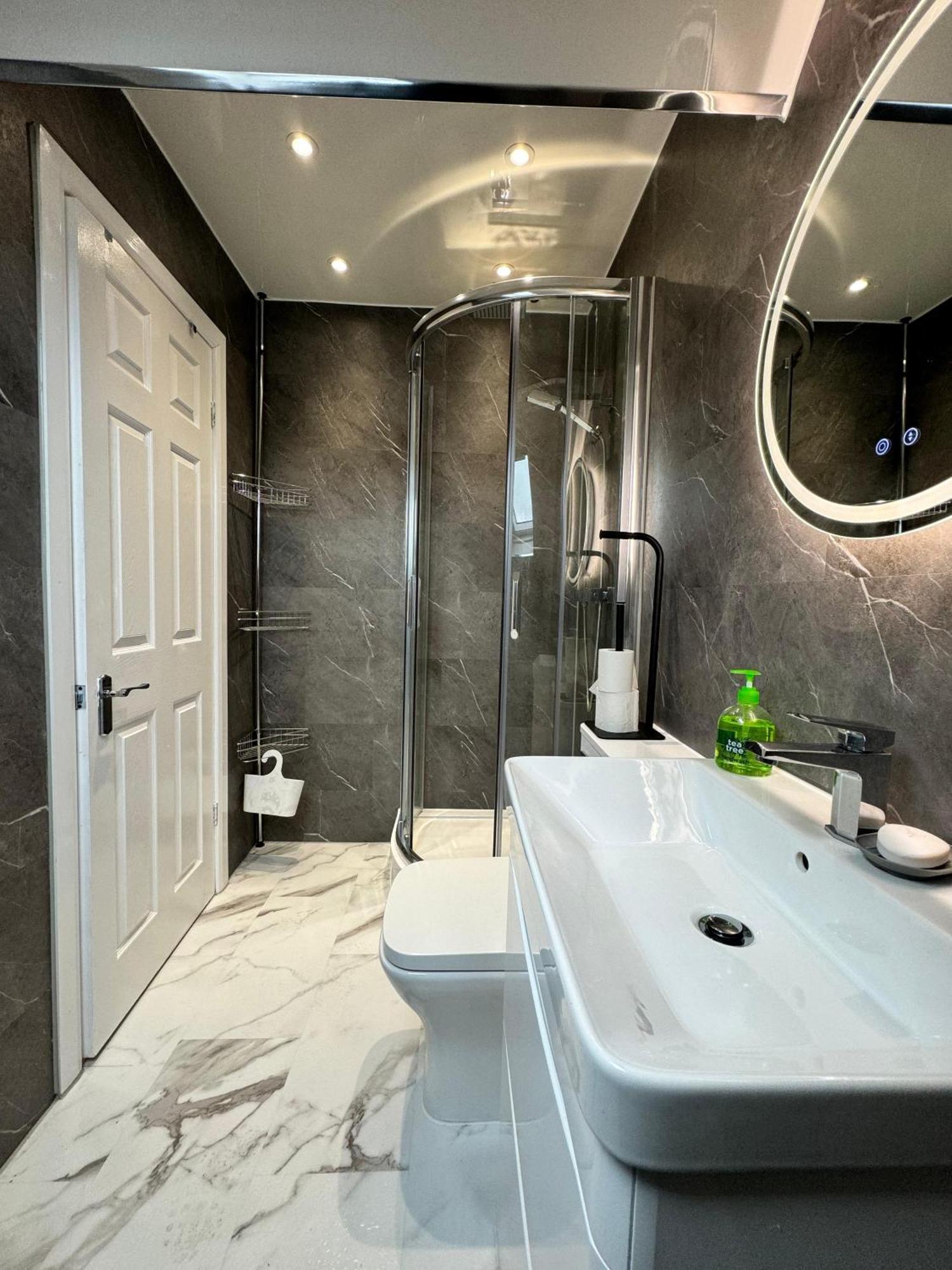 Luxury Ensuite Rooms @ Kingsley Terrace Νιούκασλ Εξωτερικό φωτογραφία